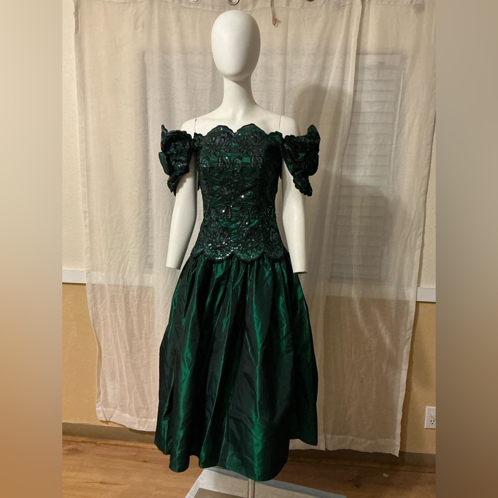 Jessica McClintock Green and Black Off-Shoulder Midi Dress